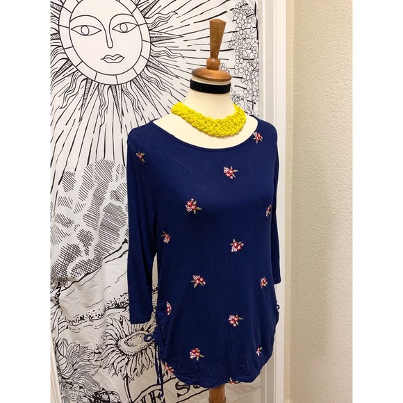 π Amazing flower embroidery top - Picture 4 of 12